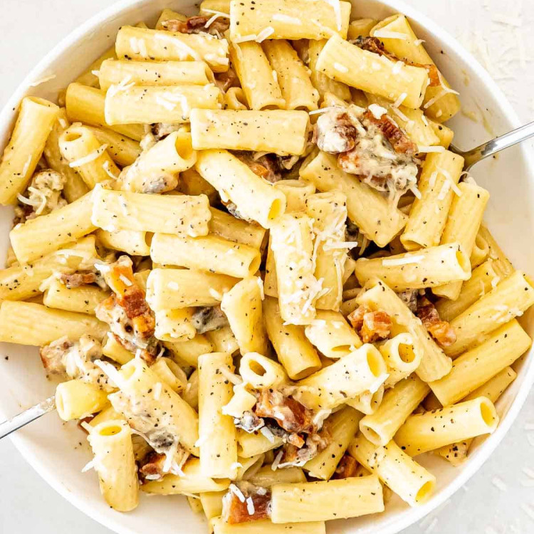 freshly made pasta alla gricia in a bowl.