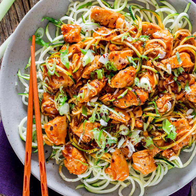 sriracha chicken zoodle lo mein